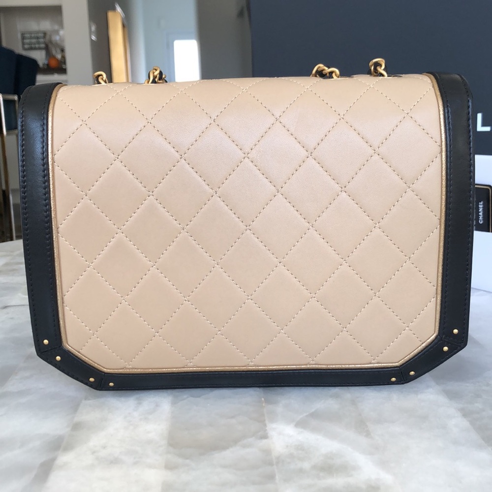 Chanel beige quilted flap bag - Picture 6 of 17